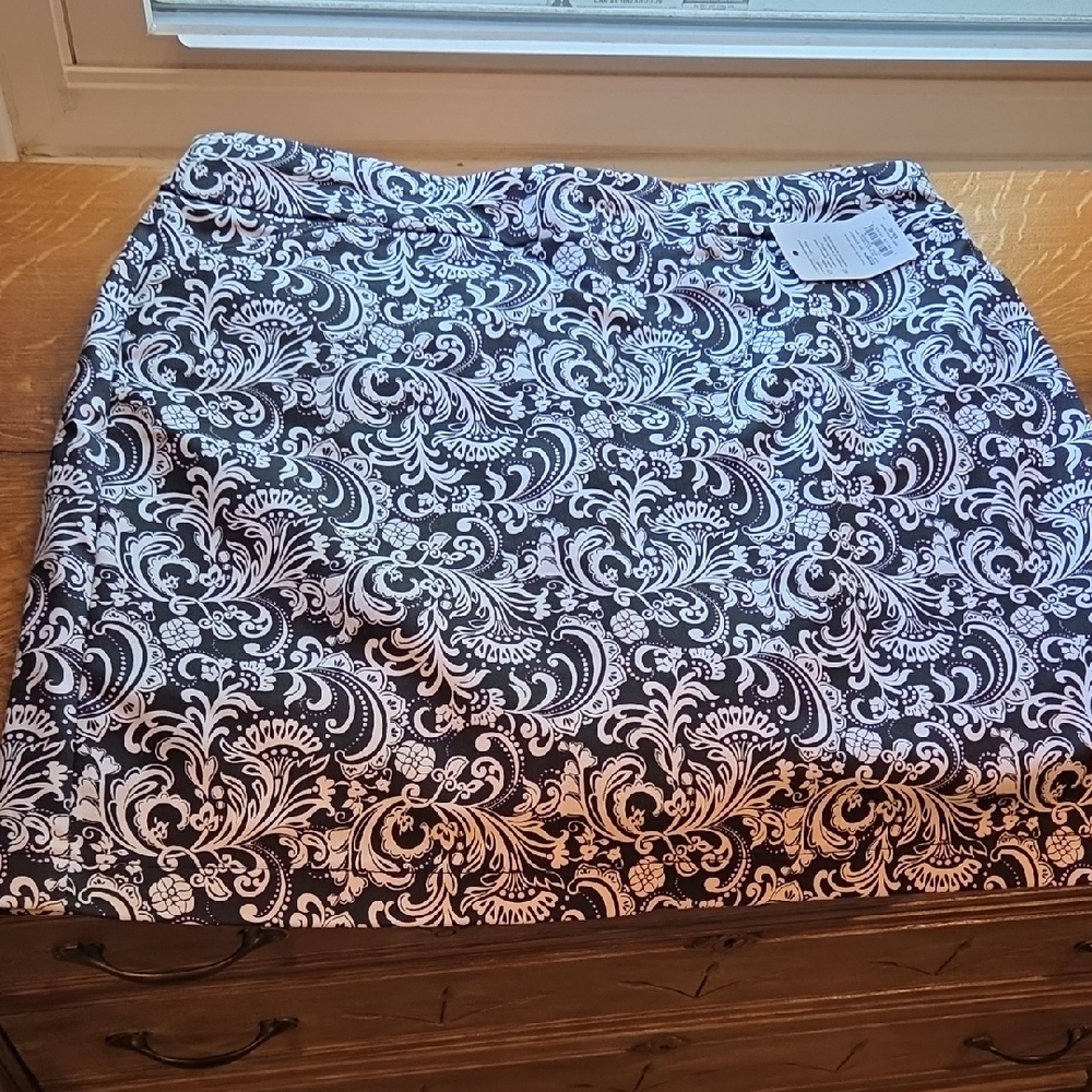Kohl's Black and White Skort
